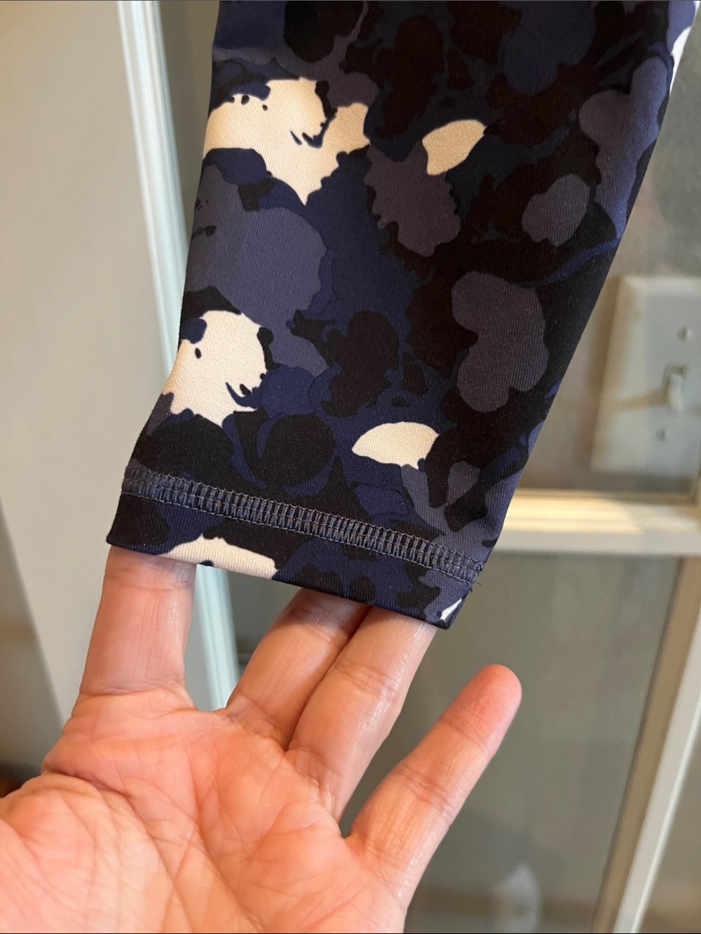 Old Navy Navy and White Floral Camo Leggings - Picture 2 of 9